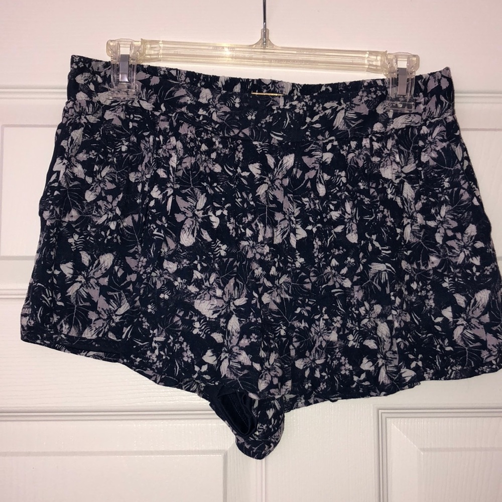 Vera Wang Floral Skort